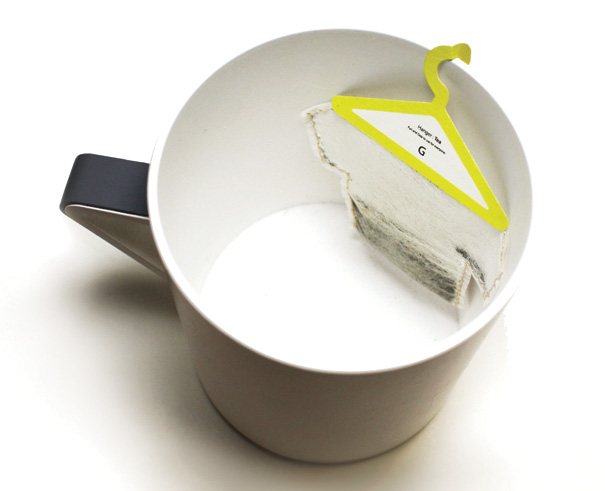 hanger teabag in the cup